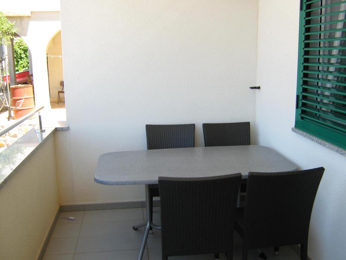 Villa Luce Apartment House Karlobag Exteriör bild