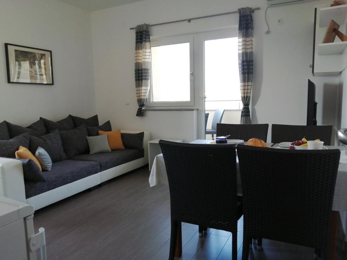 Villa Luce Apartment House Karlobag Exteriör bild