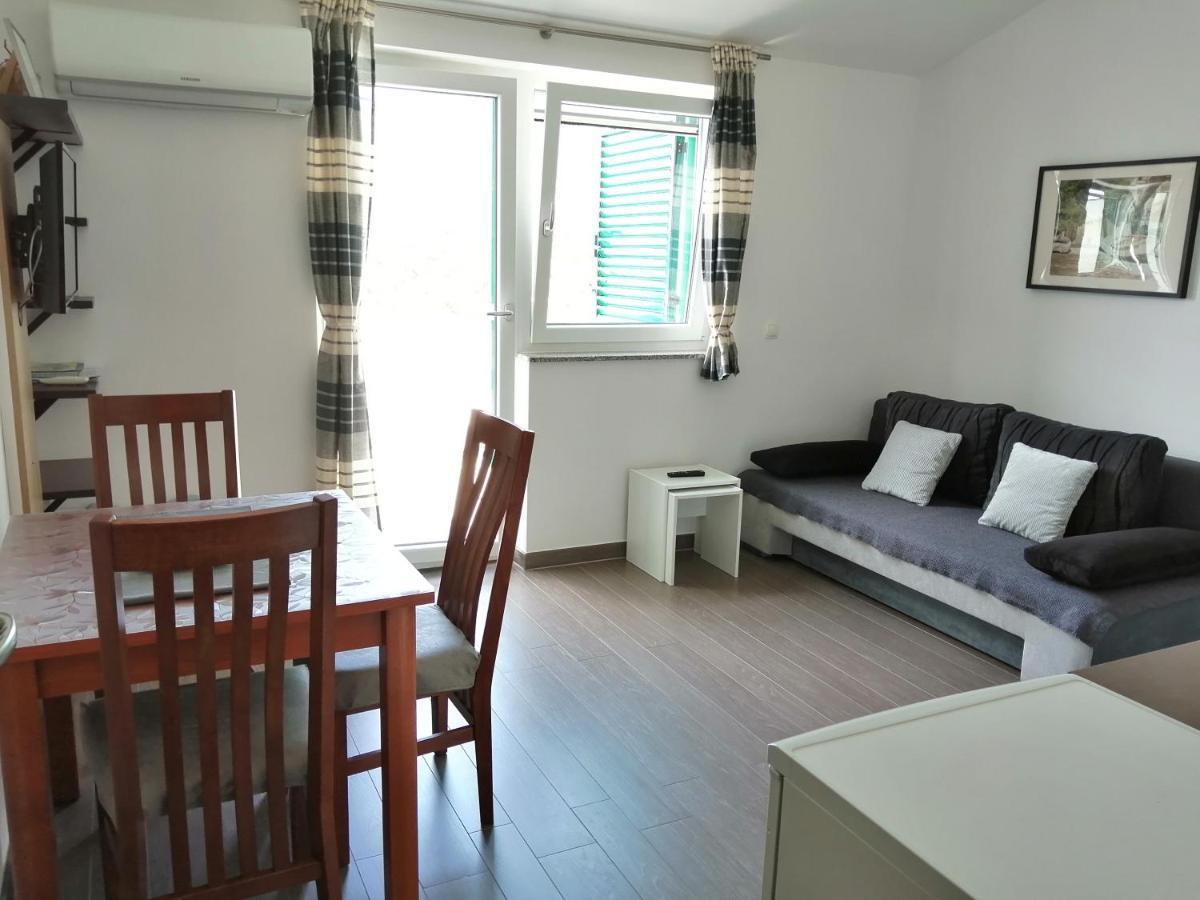 Villa Luce Apartment House Karlobag Exteriör bild