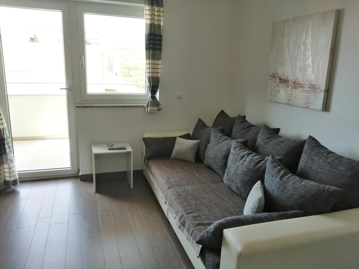 Villa Luce Apartment House Karlobag Exteriör bild