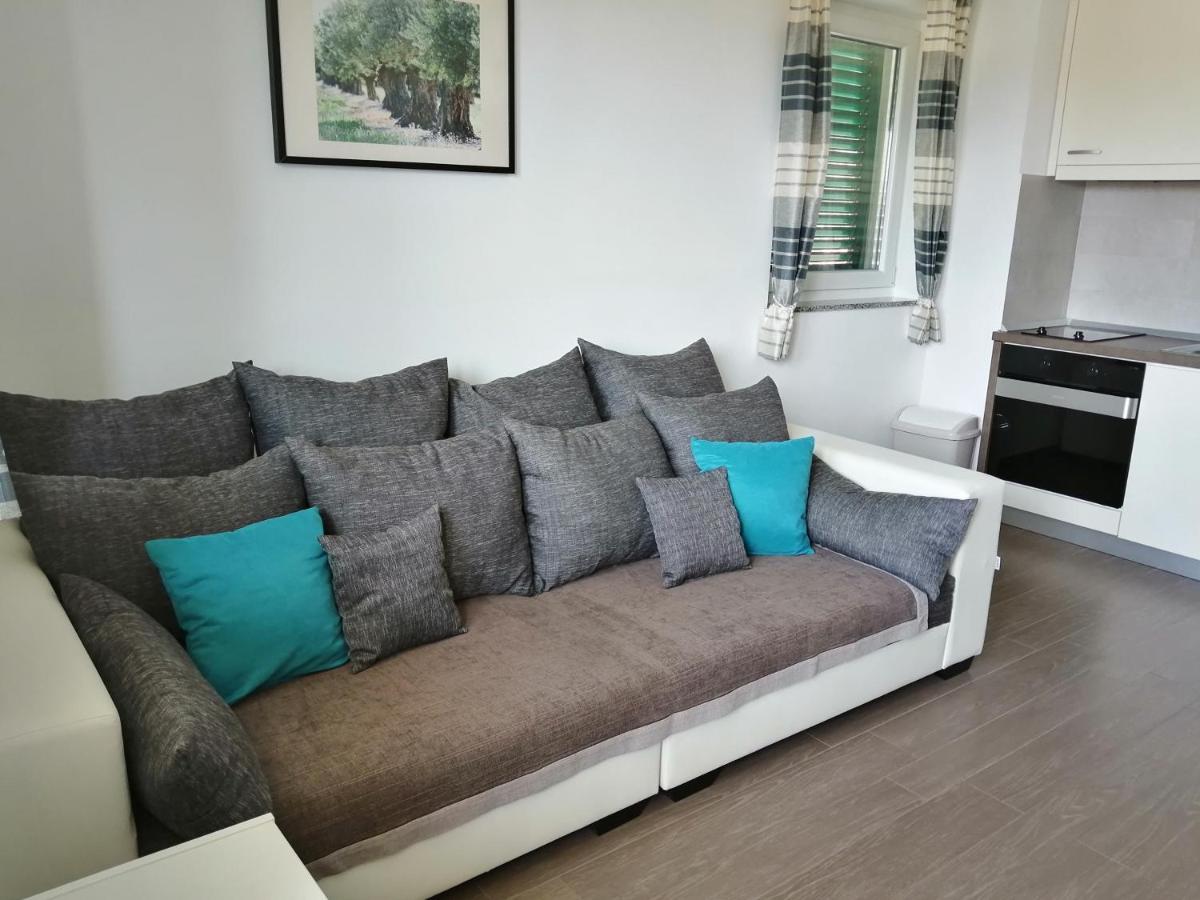 Villa Luce Apartment House Karlobag Exteriör bild