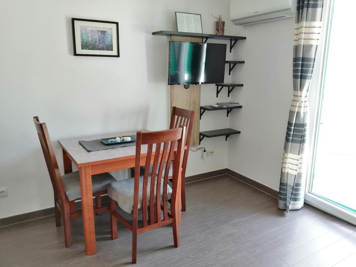 Villa Luce Apartment House Karlobag Exteriör bild