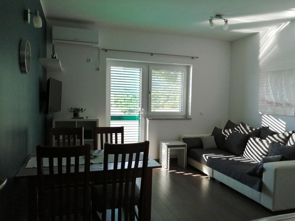 Villa Luce Apartment House Karlobag Exteriör bild
