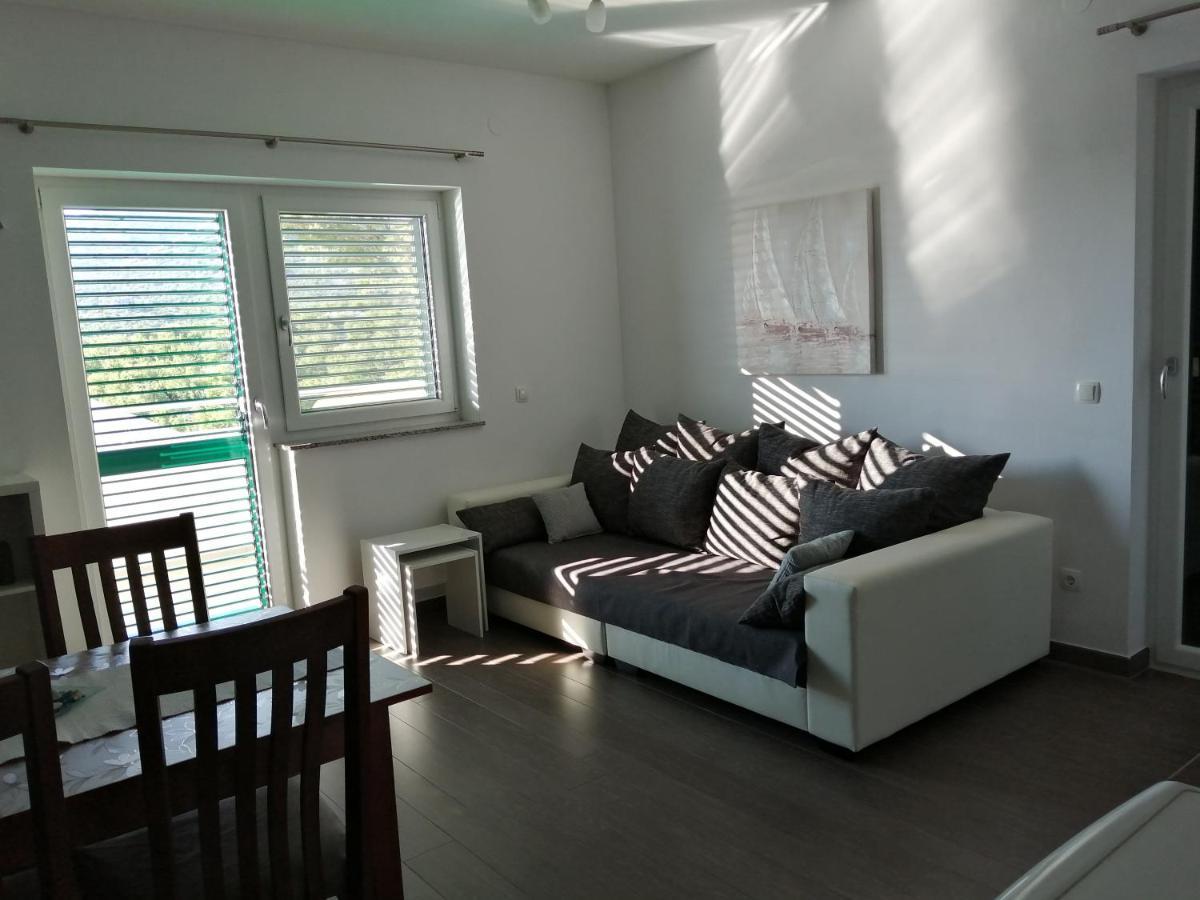 Villa Luce Apartment House Karlobag Exteriör bild