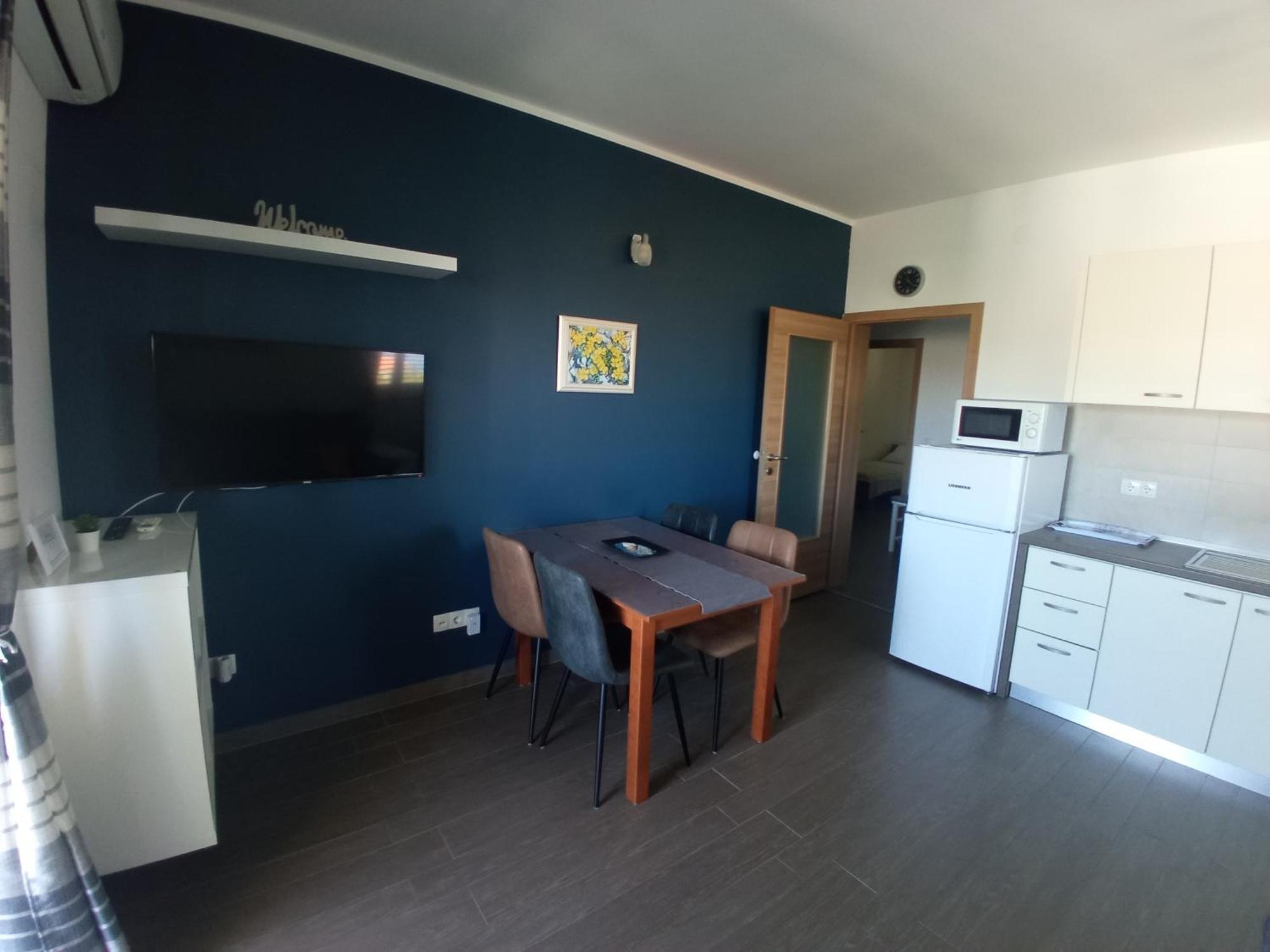 Villa Luce Apartment House Karlobag Exteriör bild