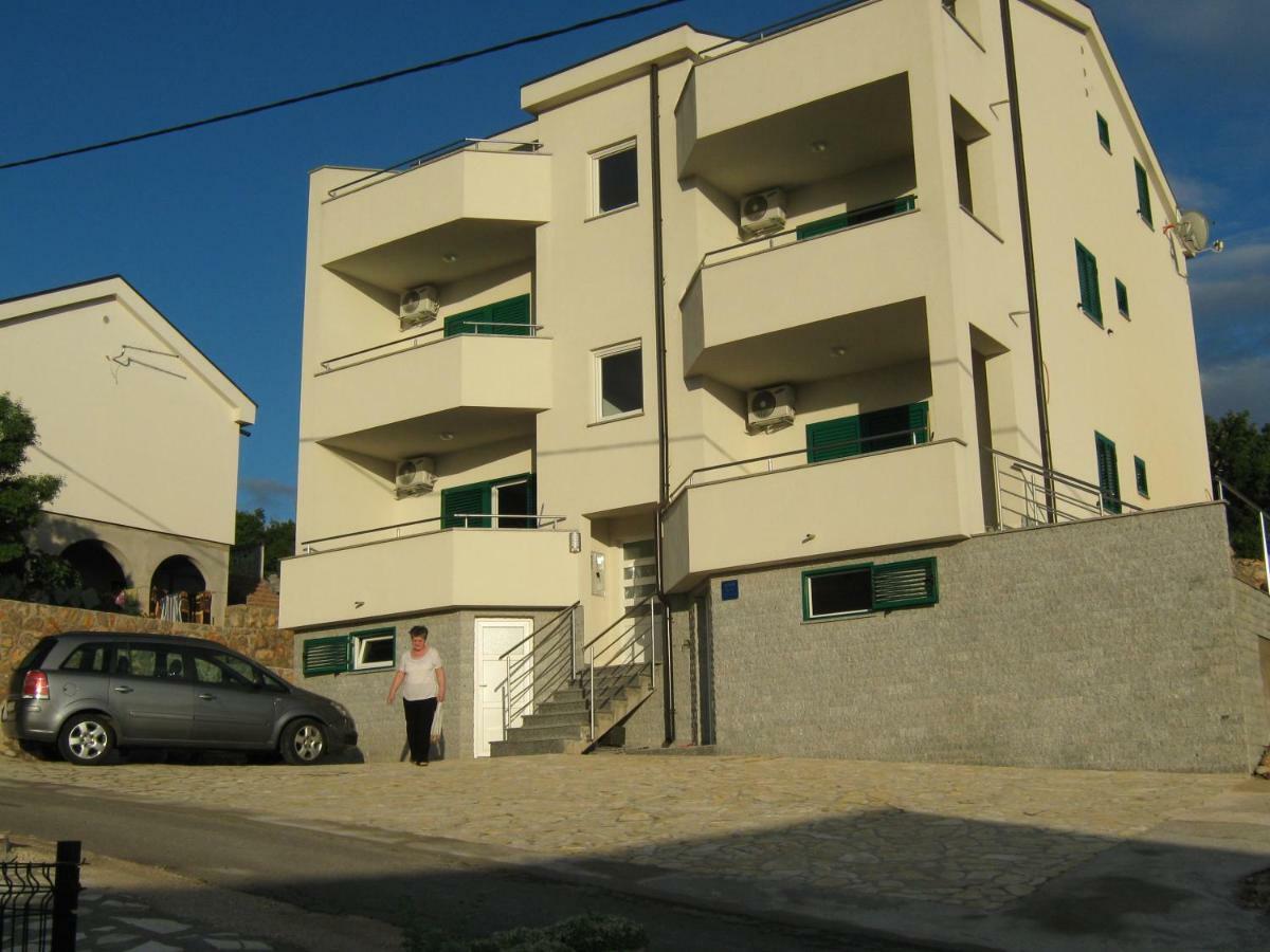 Villa Luce Apartment House Karlobag Exteriör bild